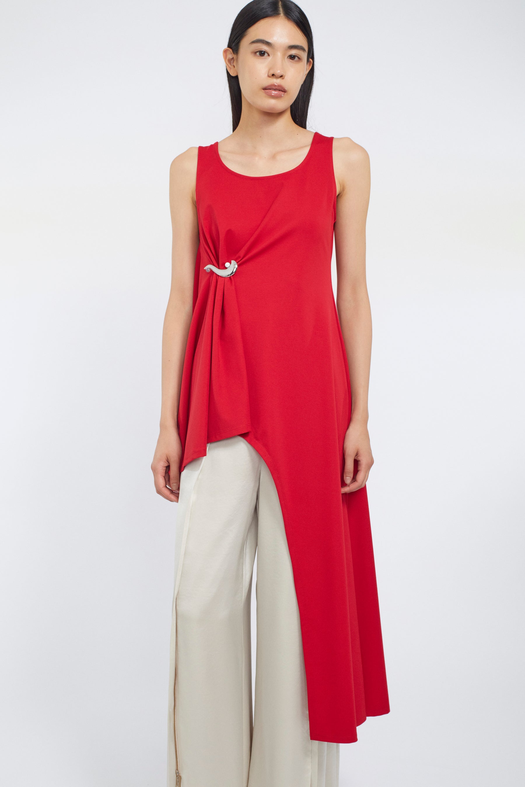 Brooch gather asymmetric dress (Red)