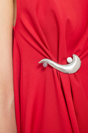 Brooch gather asymmetric dress (Red)