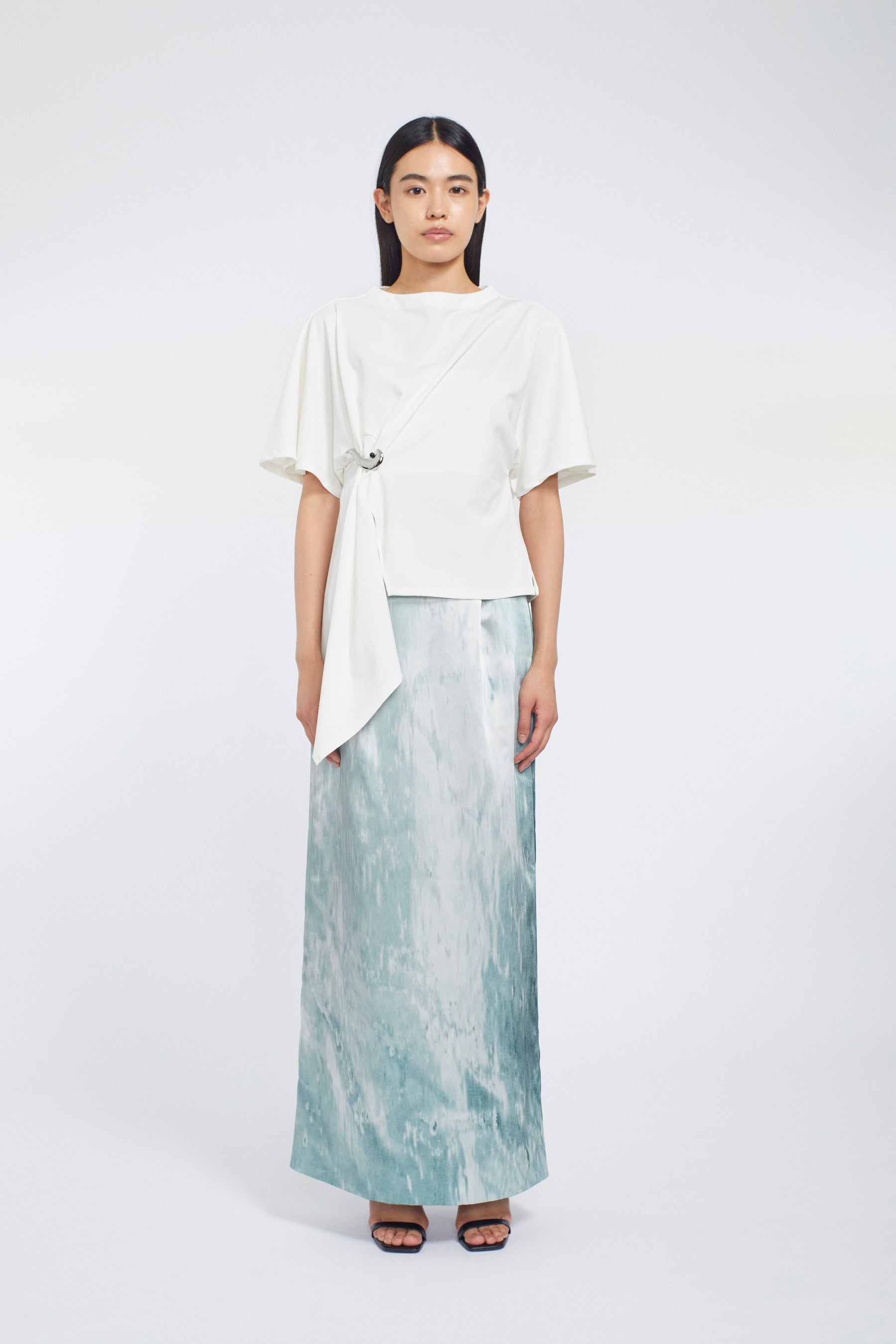 Brooch gather asymmetric tops (White)