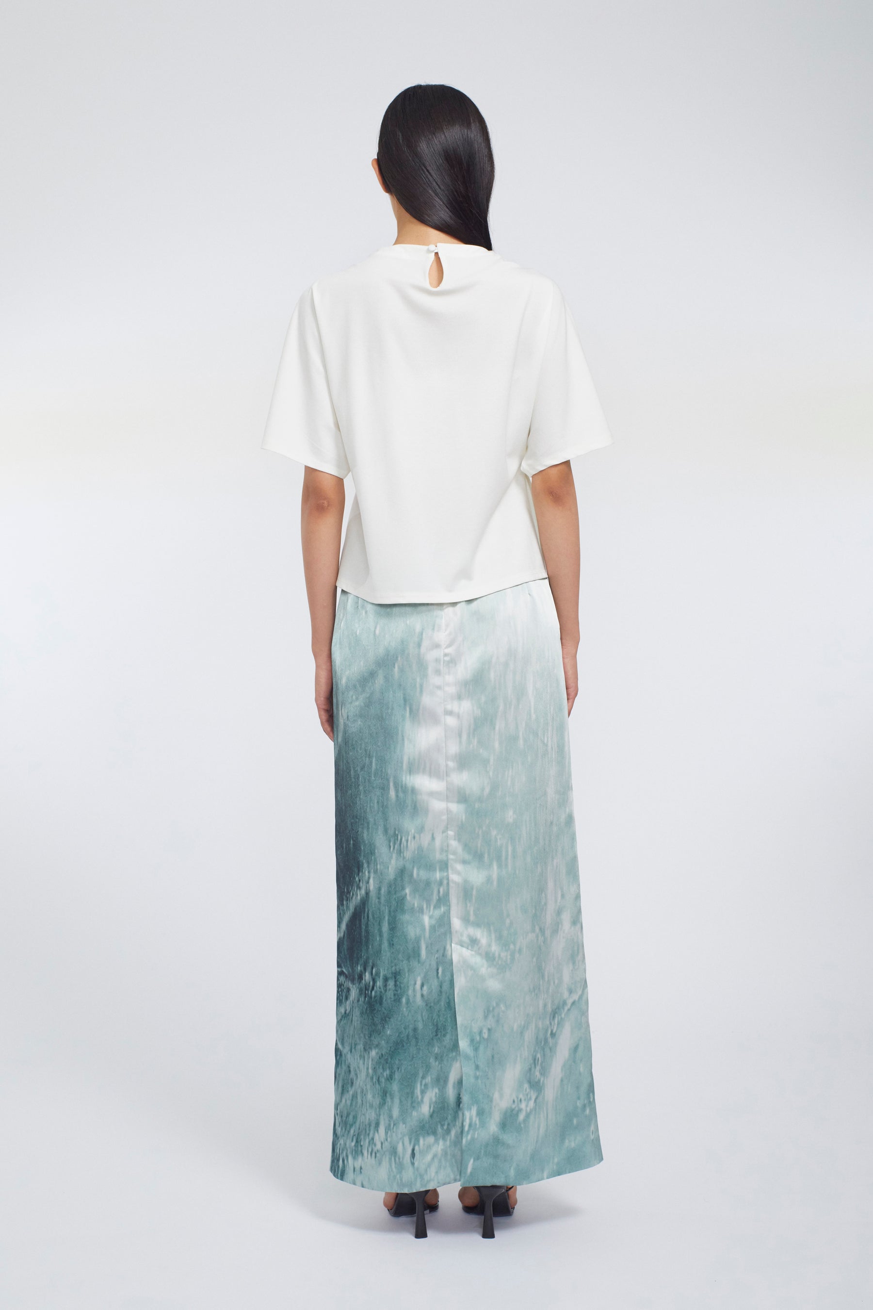 Brooch gather asymmetric tops (White)