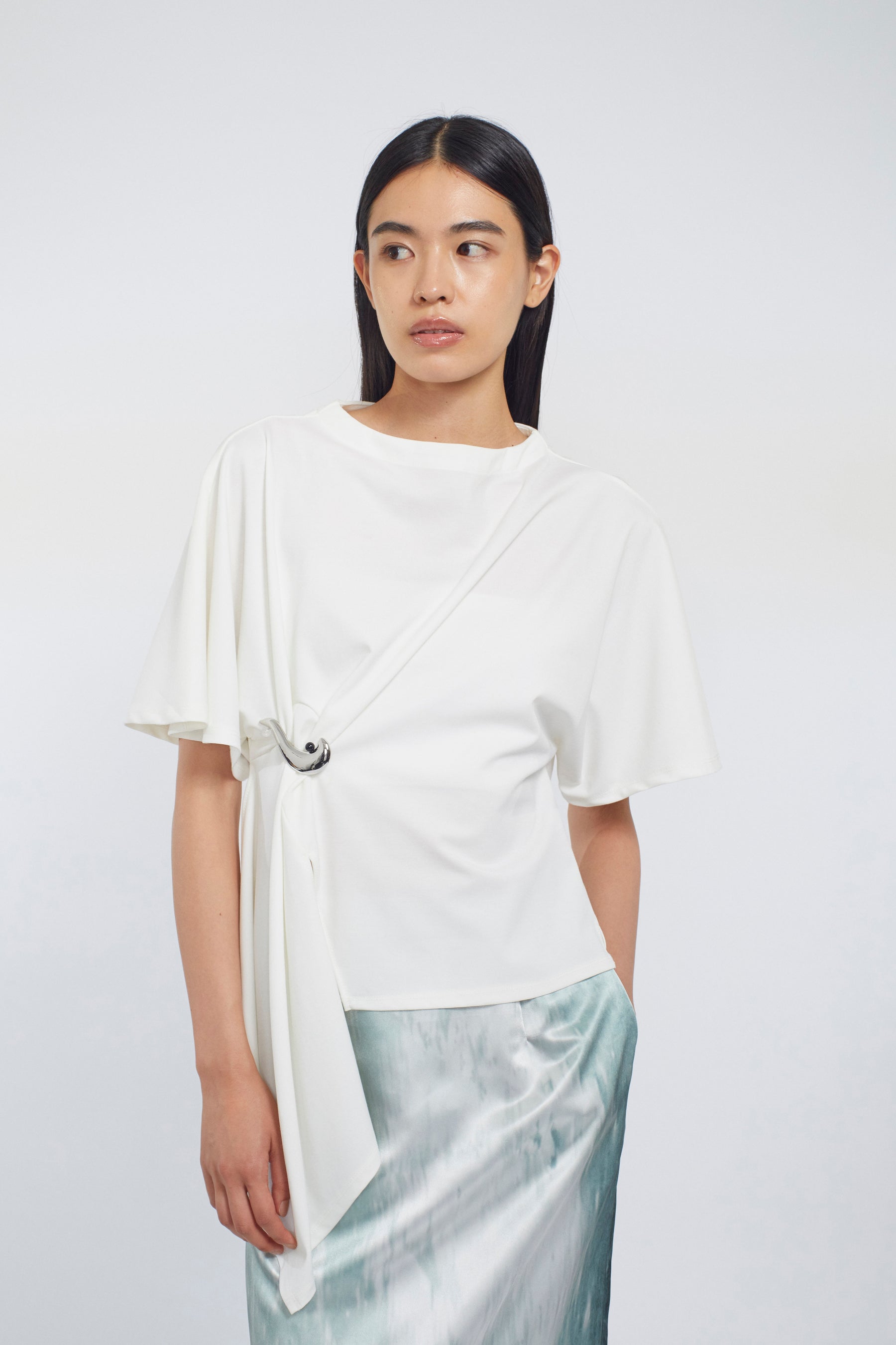 Brooch gather asymmetric tops (White)