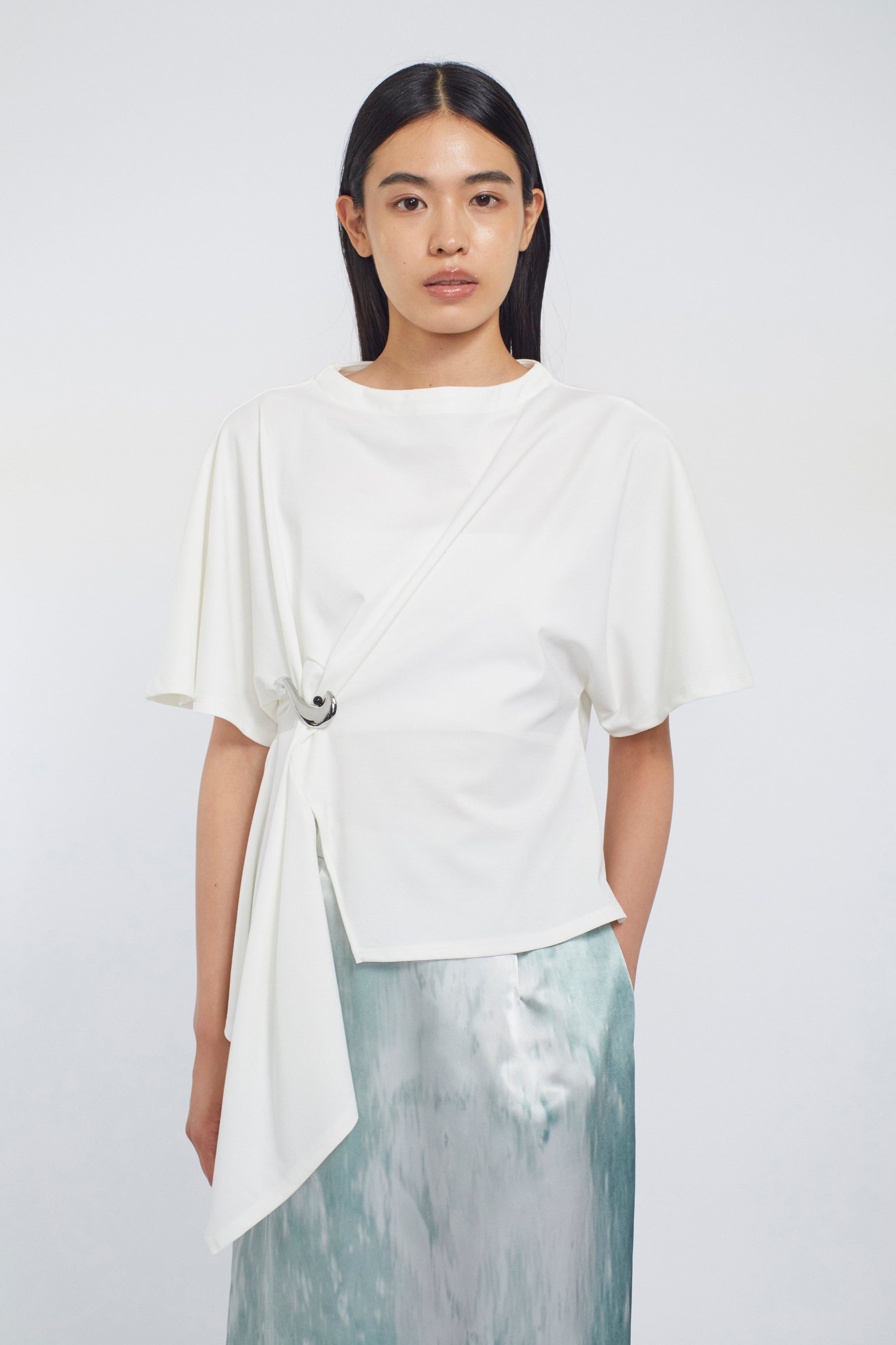 Brooch gather asymmetric tops (White)