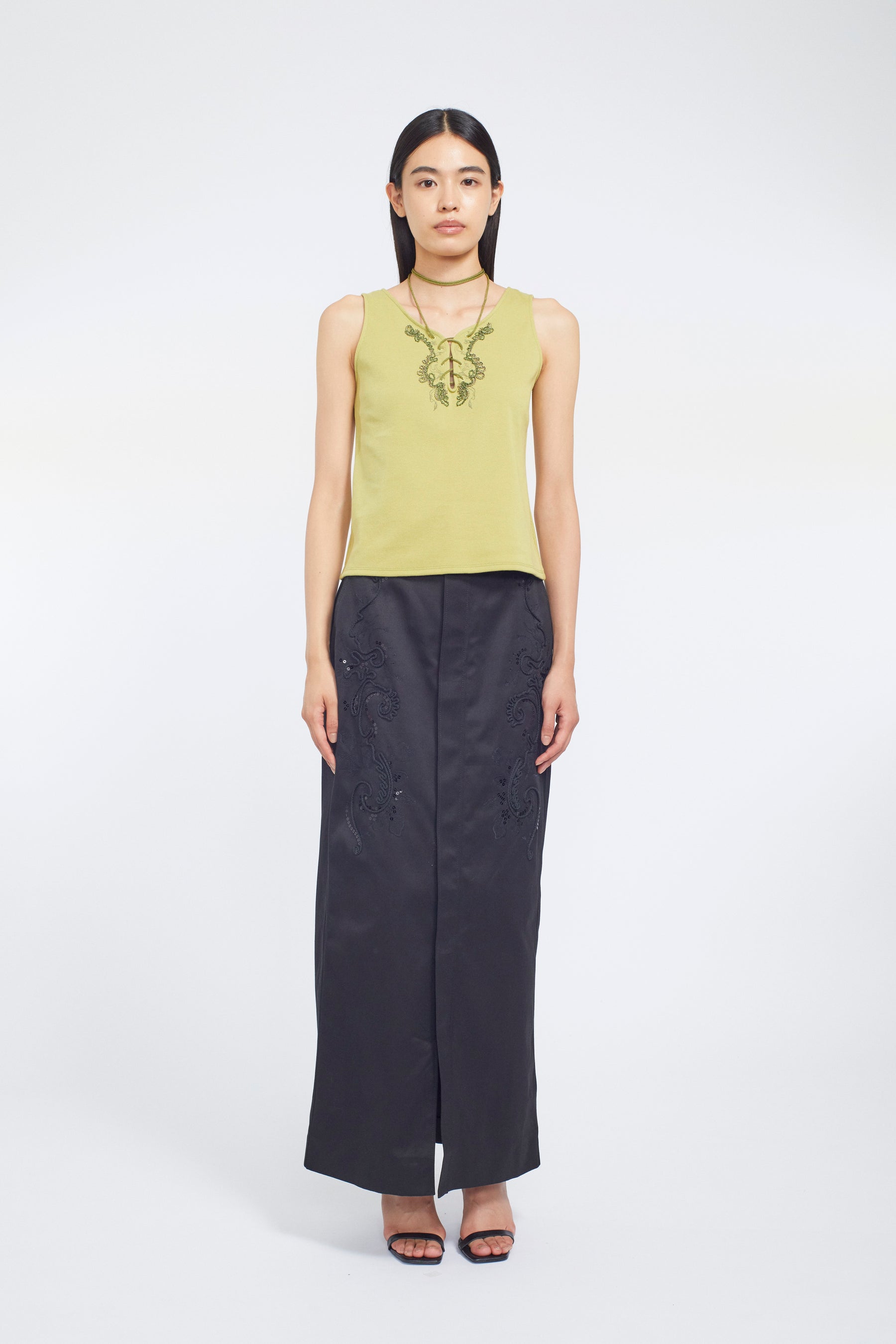 Relief embroidered chino skirt (Black)