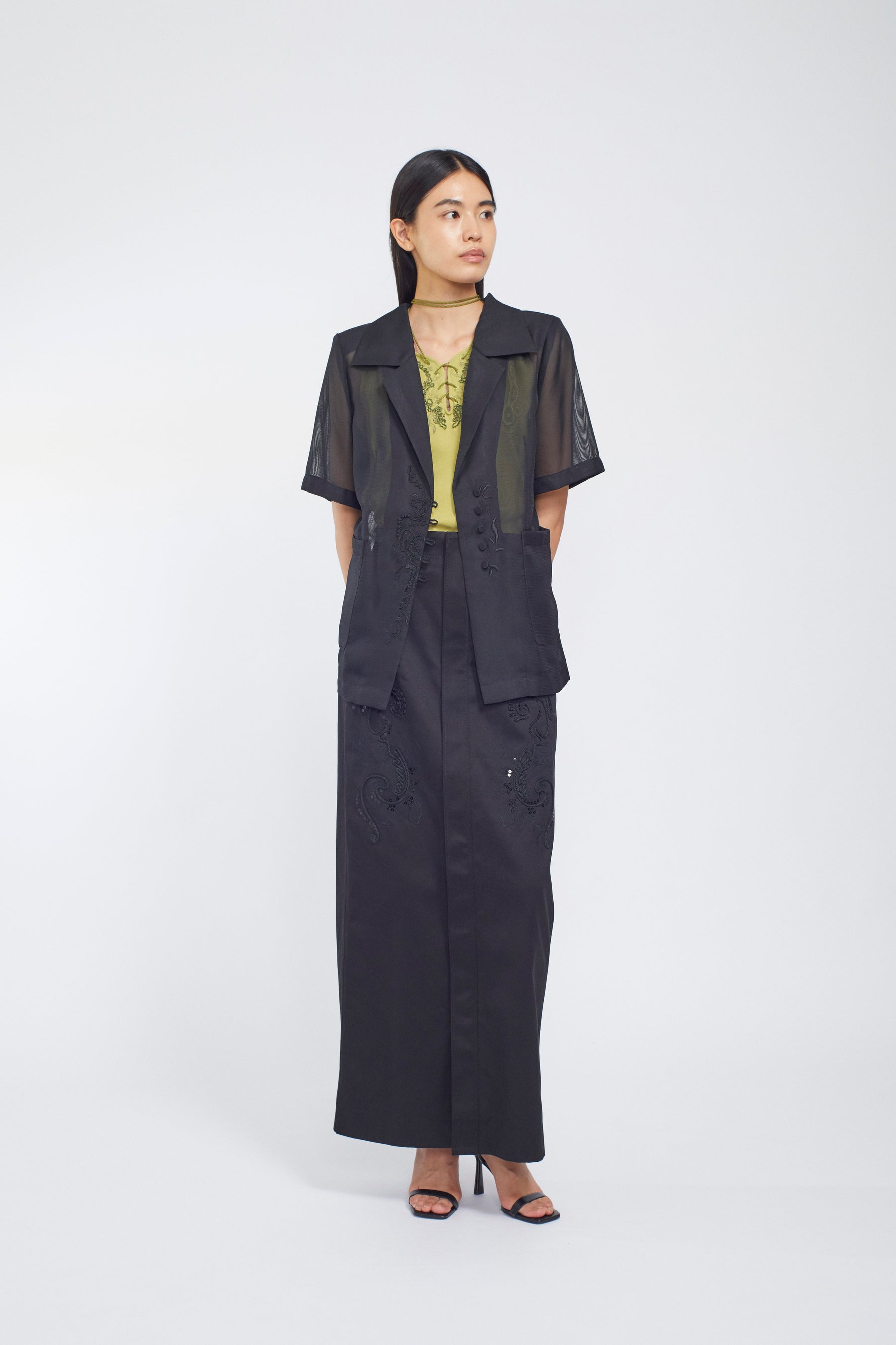 Relief embroidered chino skirt (Black)