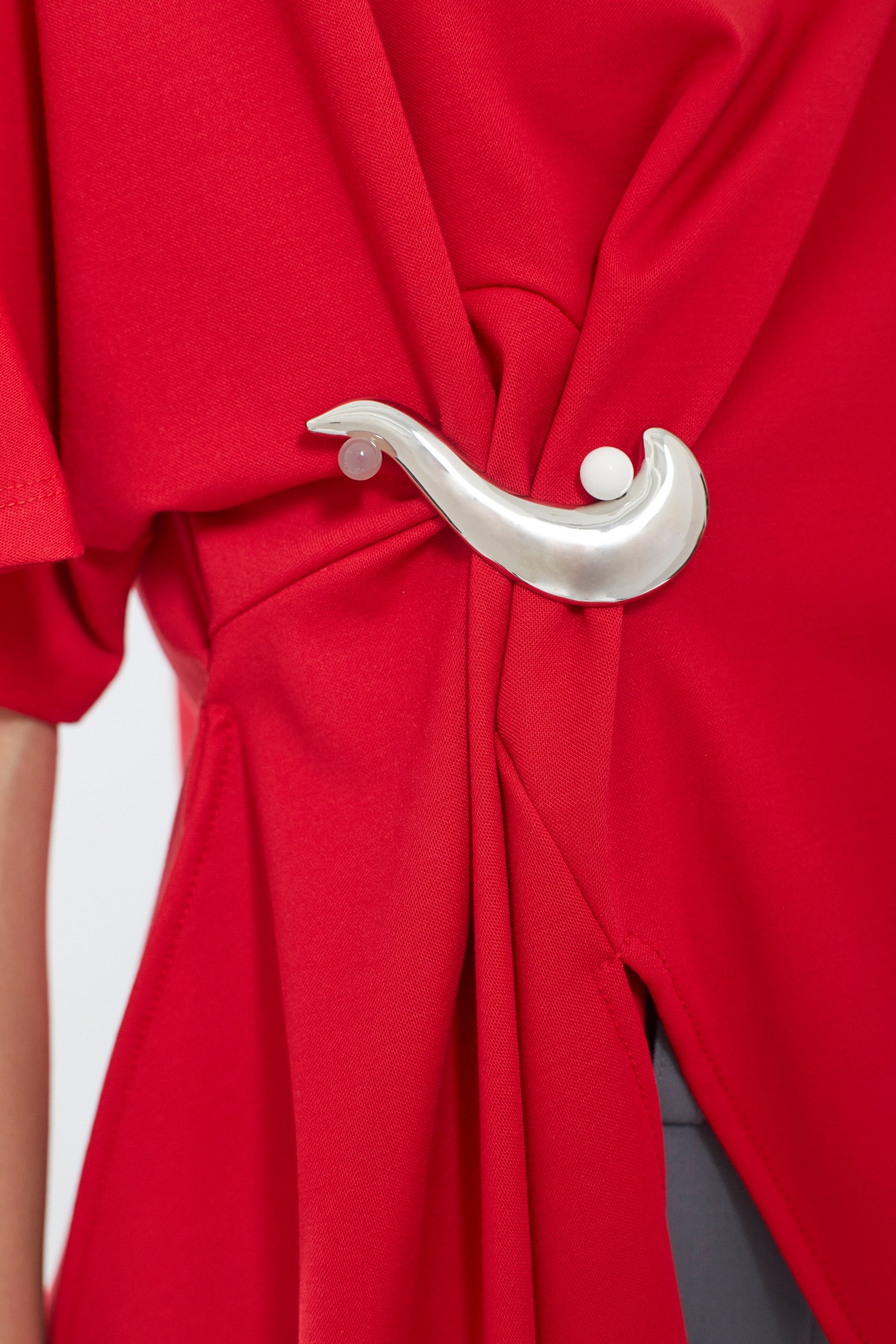 Brooch gather asymmetric tops (Red)