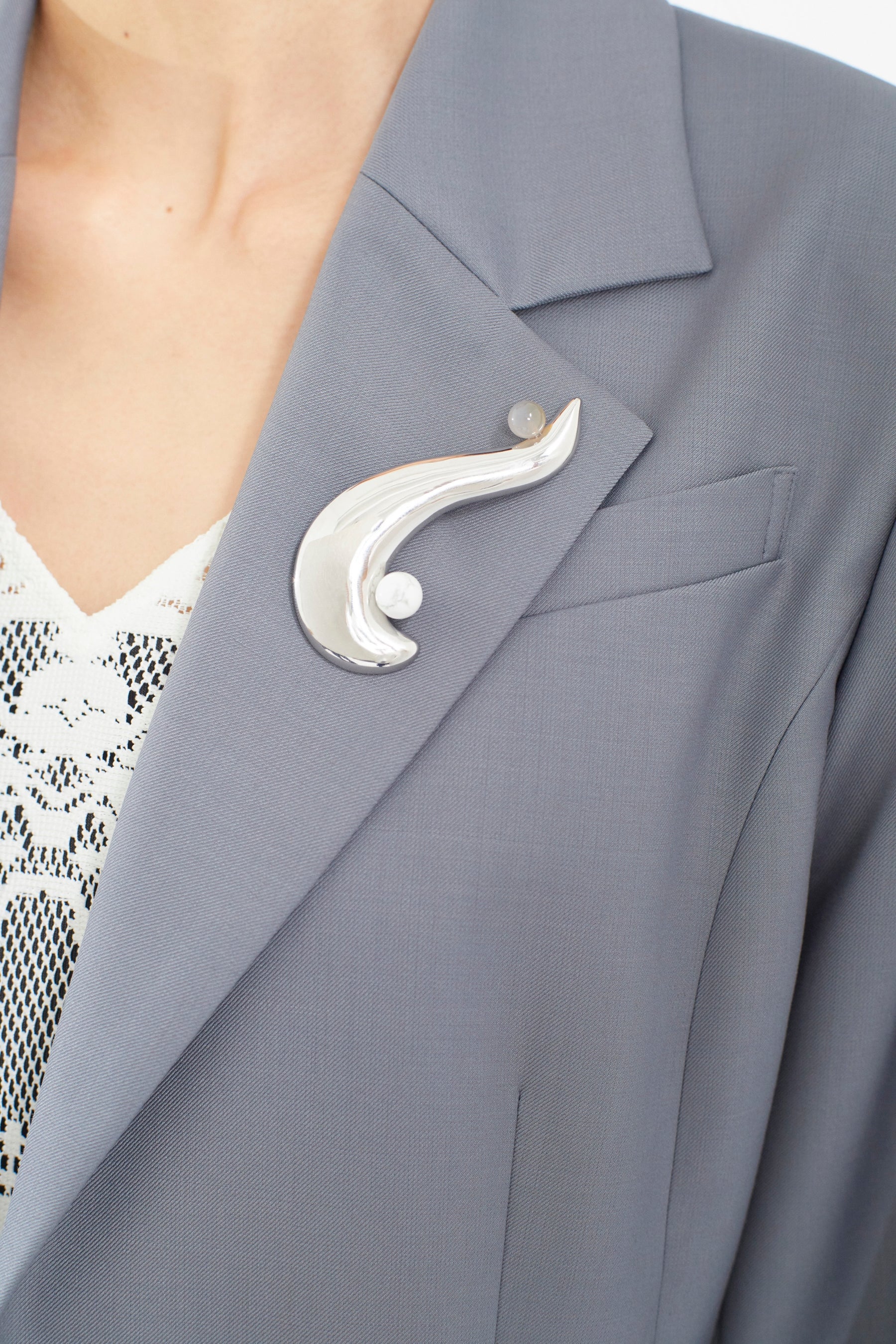 Sprout stone brooch (White)