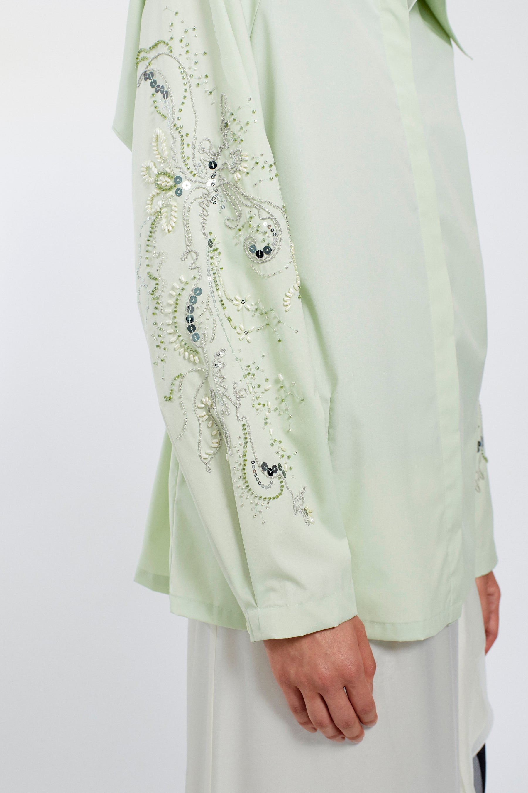 Droplet flower embroidered shirt (Light green)