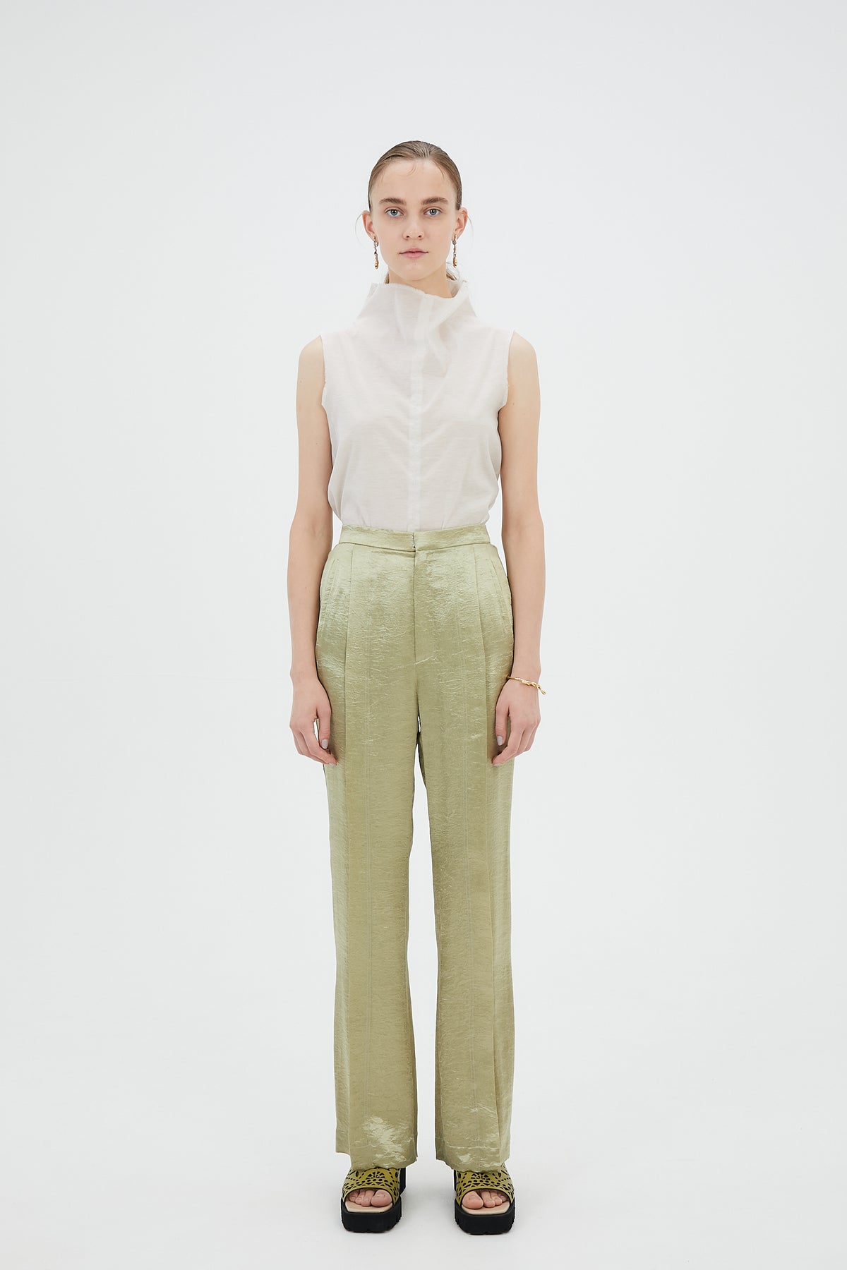 wrinkle wider trousers (light green)