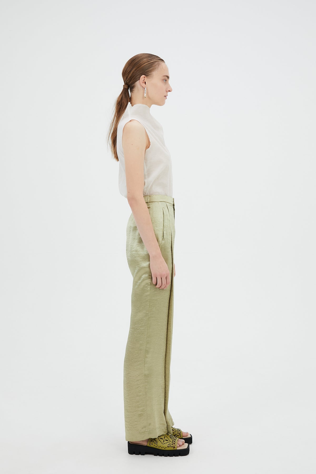 wrinkle wider trousers (light green)