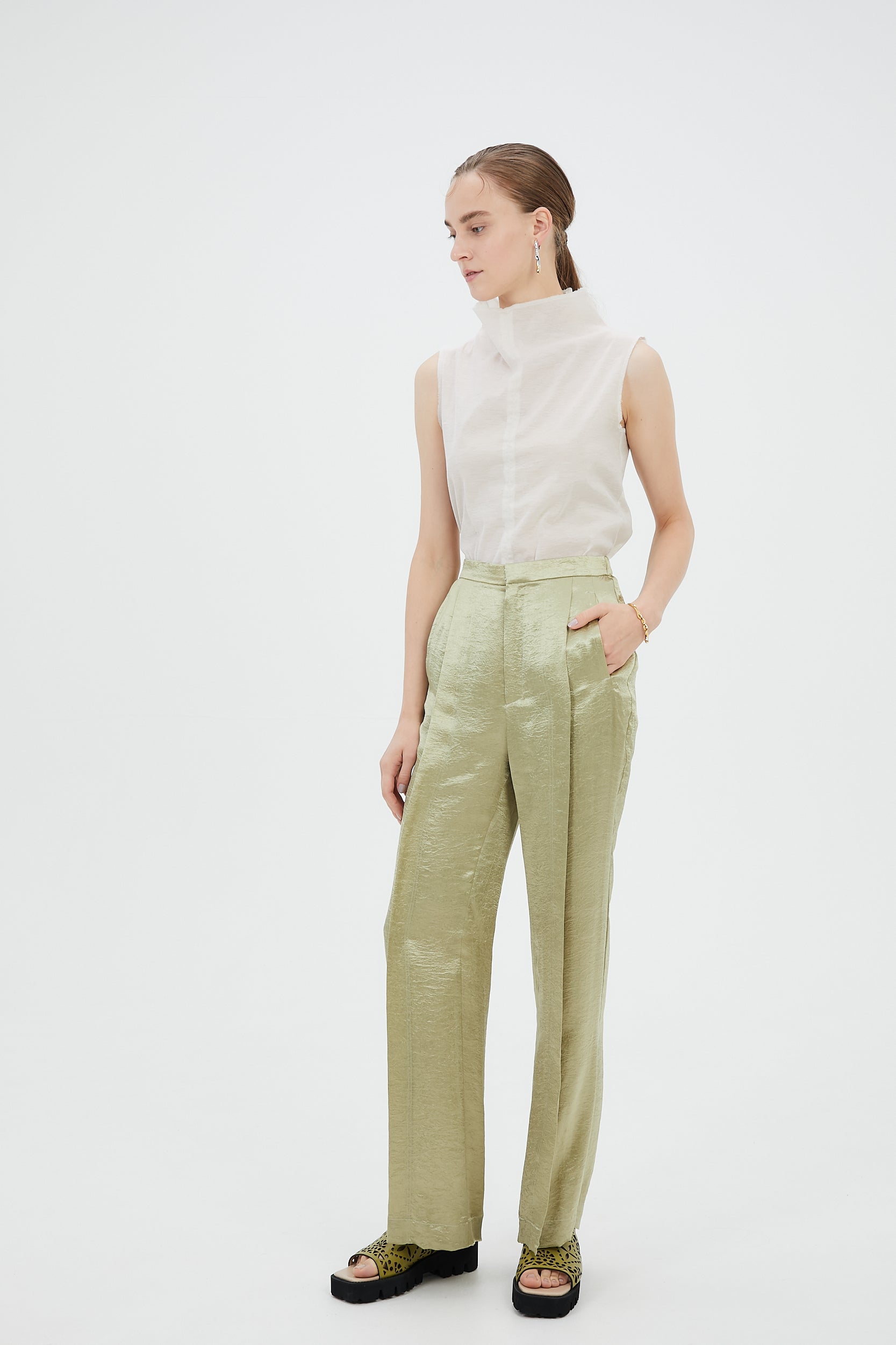 wrinkle wider trousers (light green)