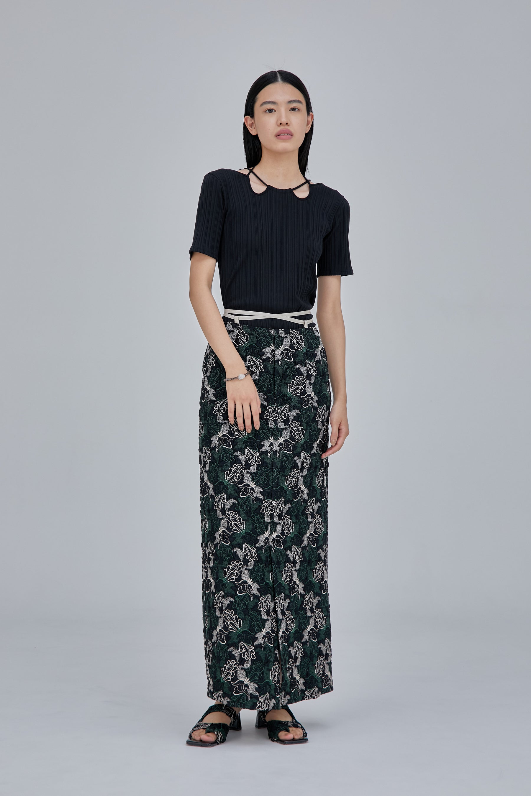 Quartz embroidery skirt (Black)