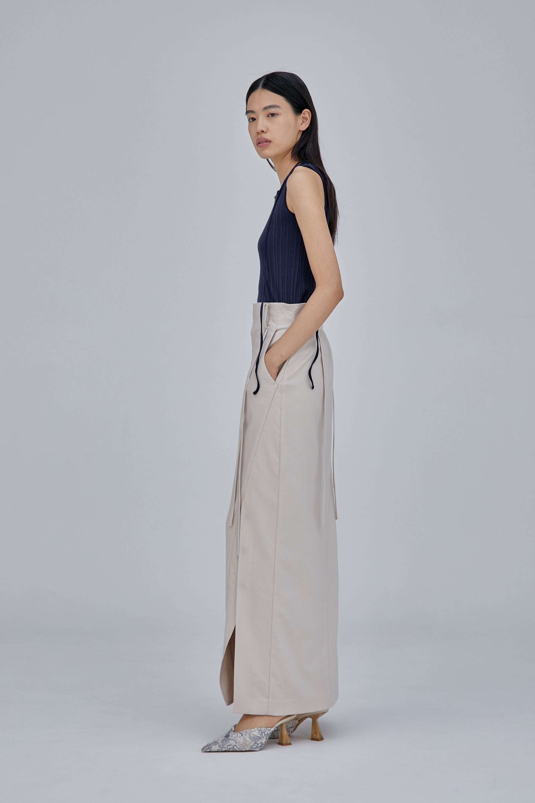 Flow string slit skirt (Ivory)