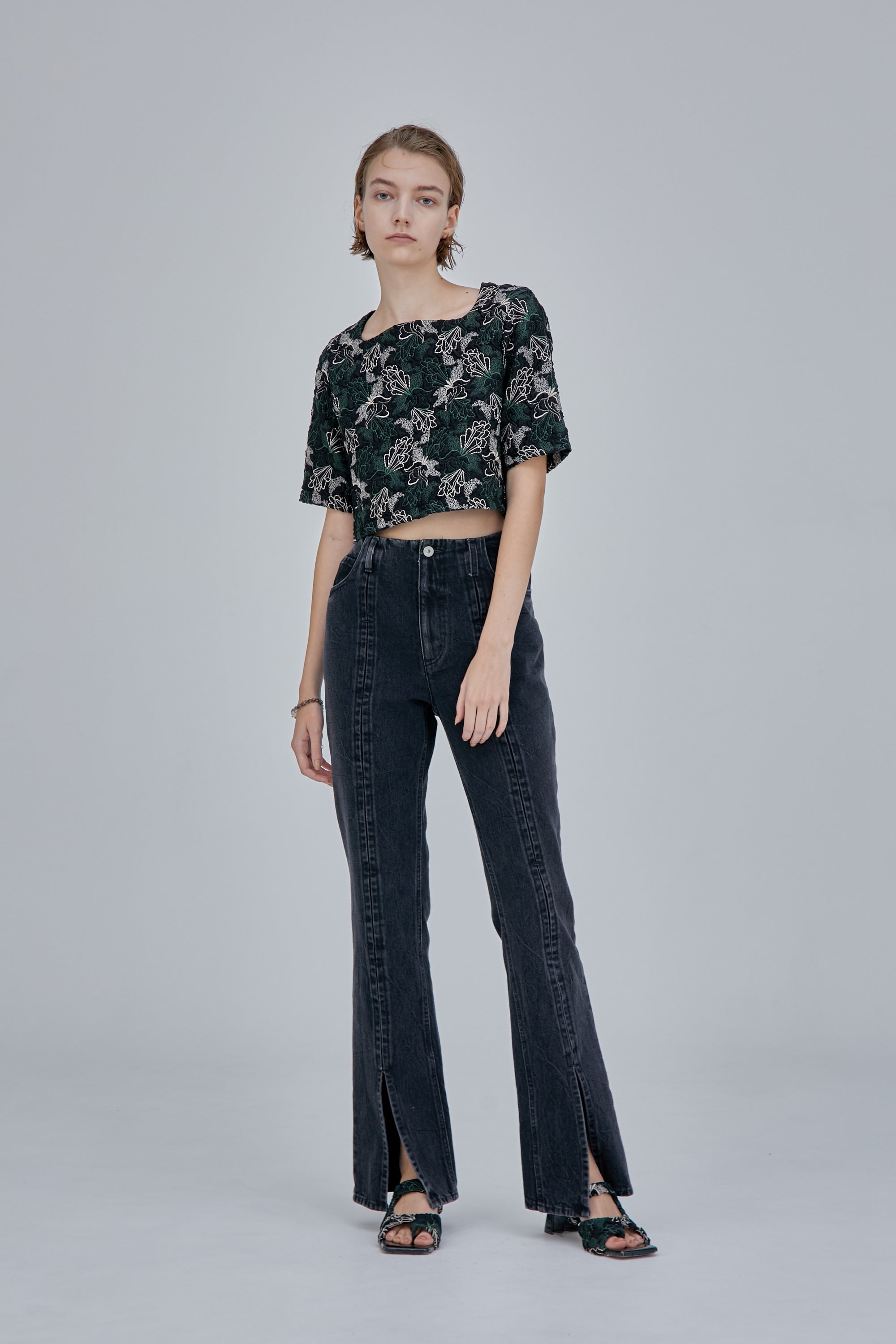 Quartz embroidery short top (Black)