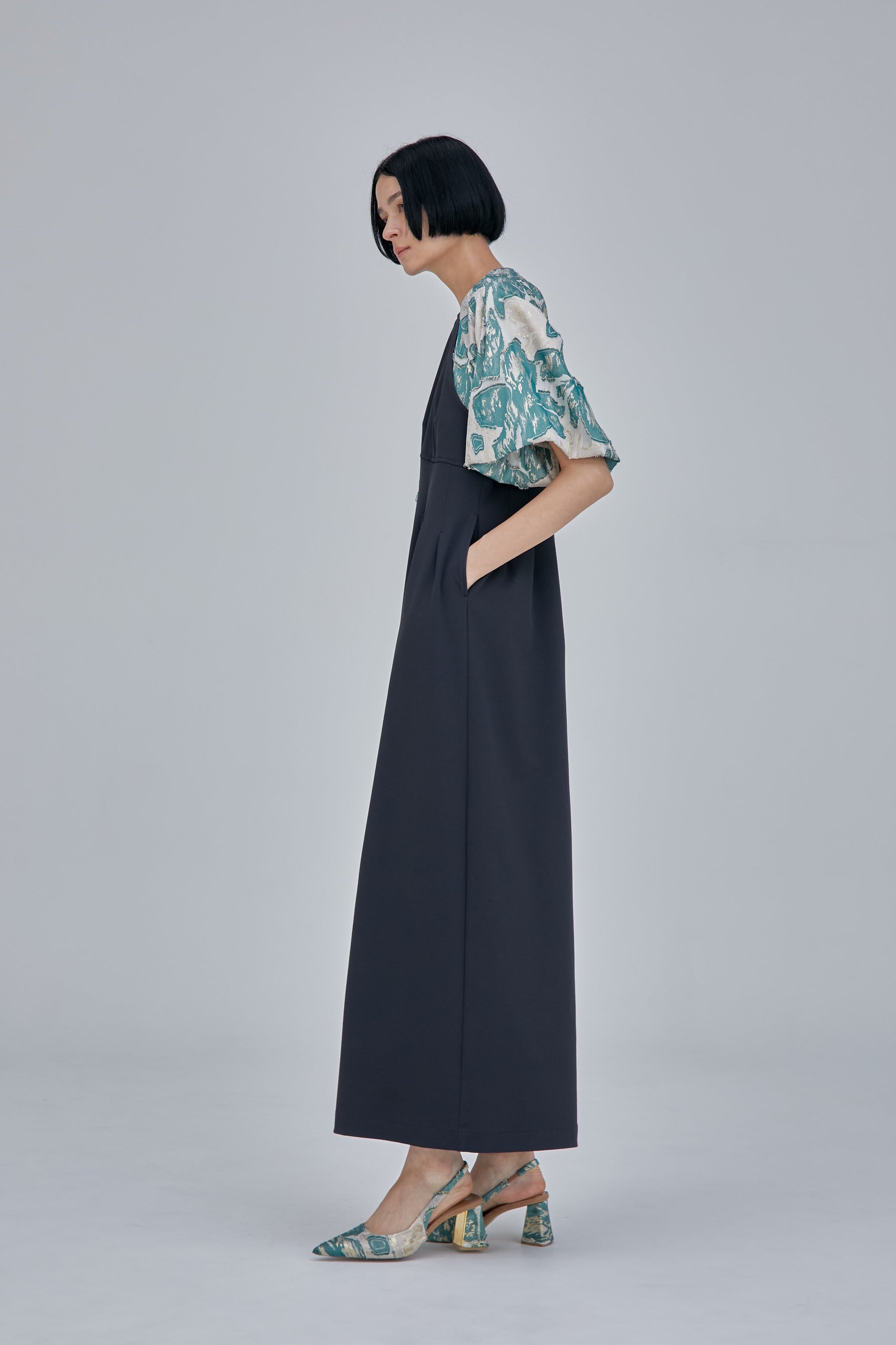 Flower quartz jacquard sleeve dress (Black)