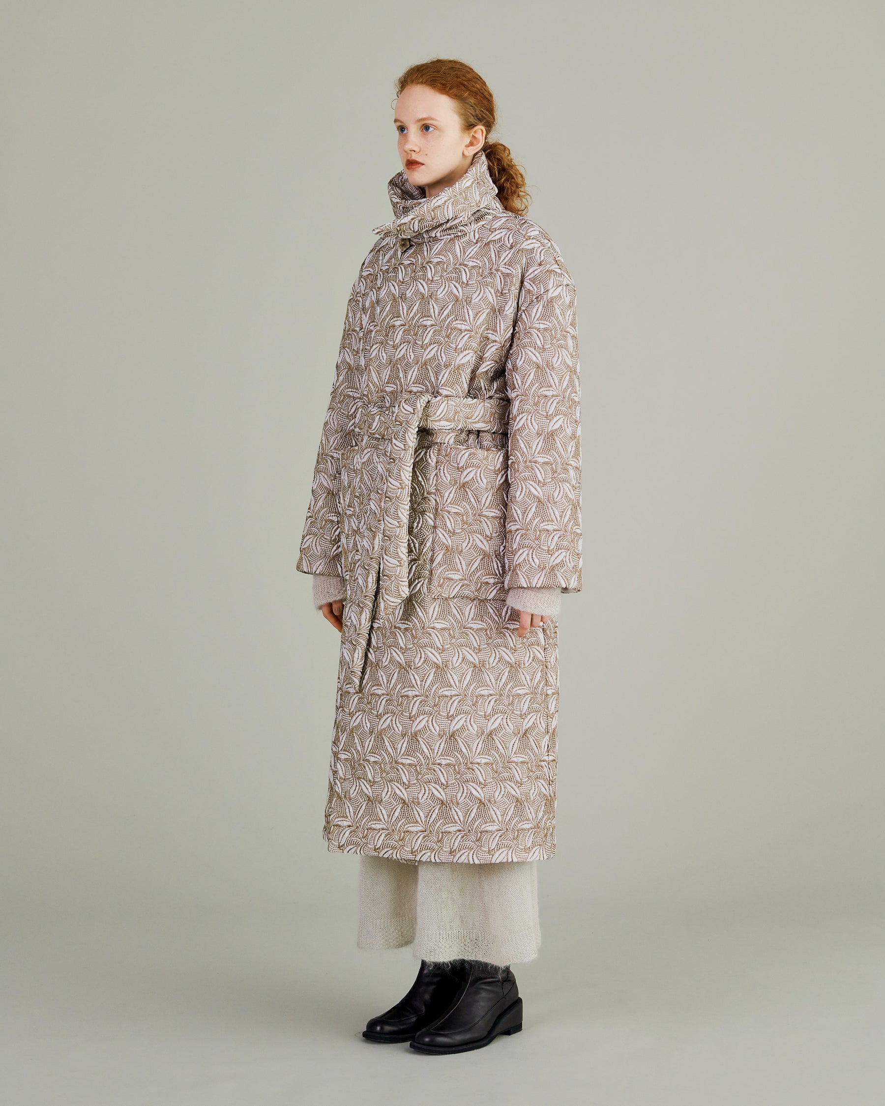 Thawing embroidery padding coat (Beige)
