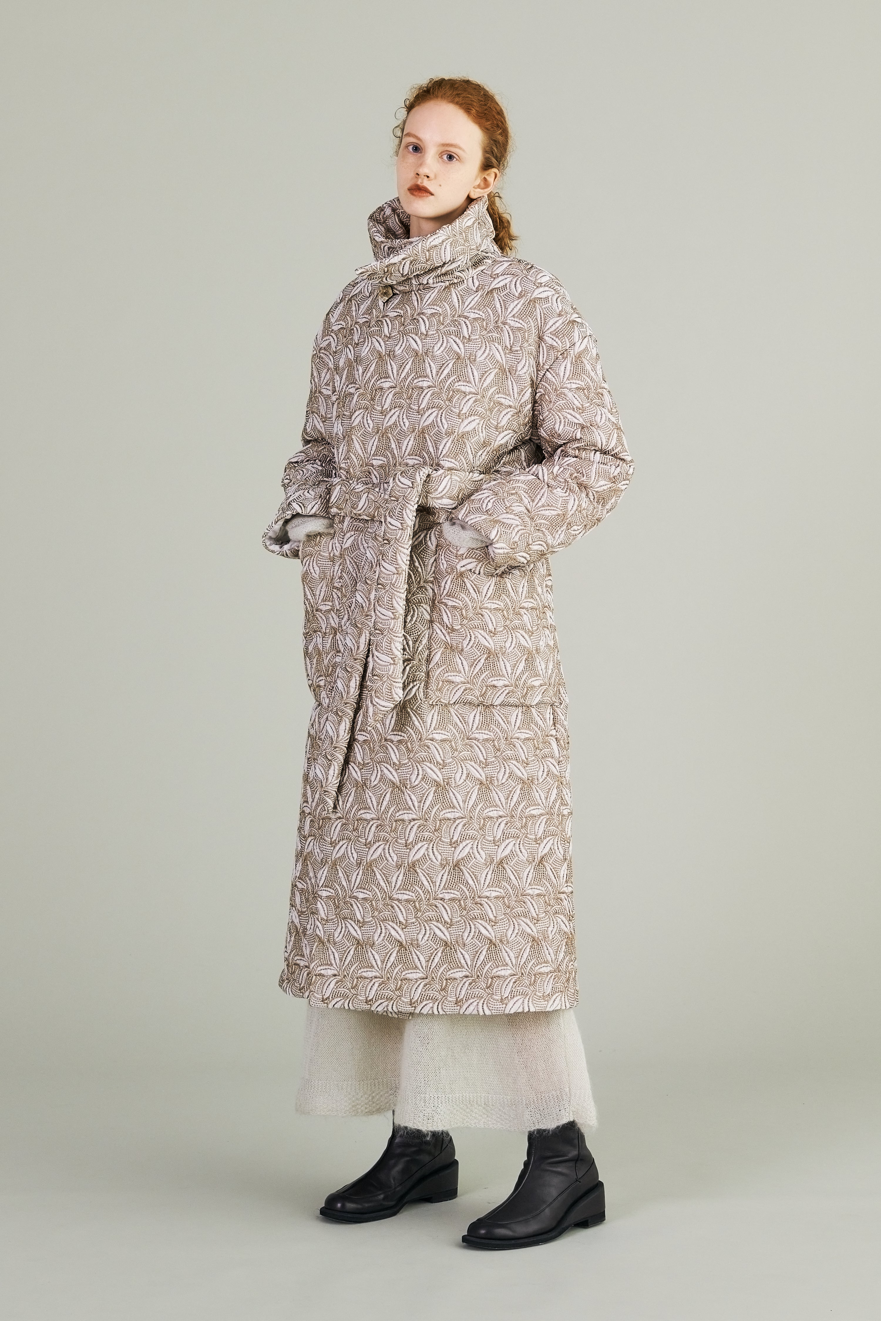 Thawing embroidery padding coat (Beige)