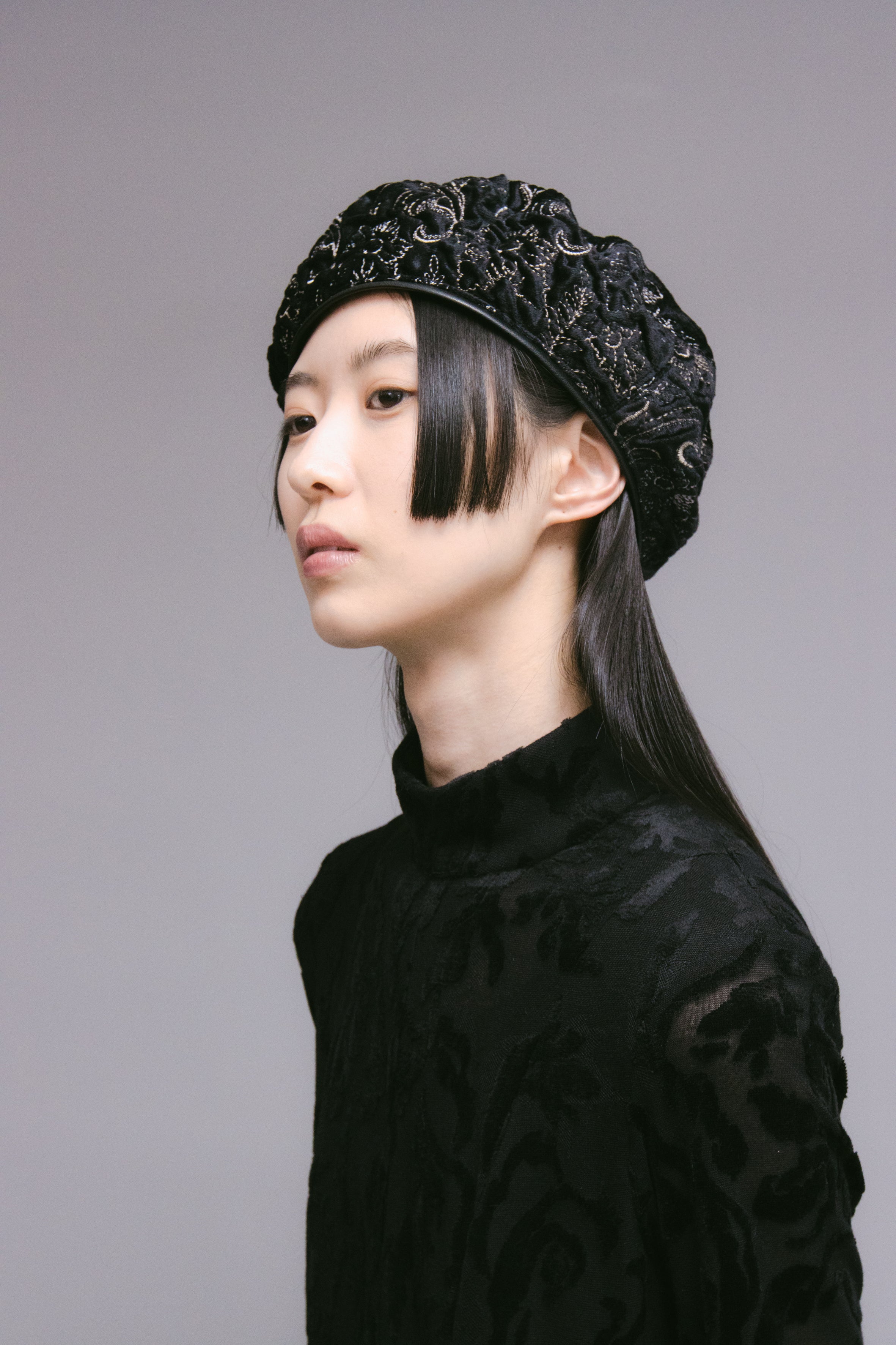 Ice flower embroidery beret (Black)