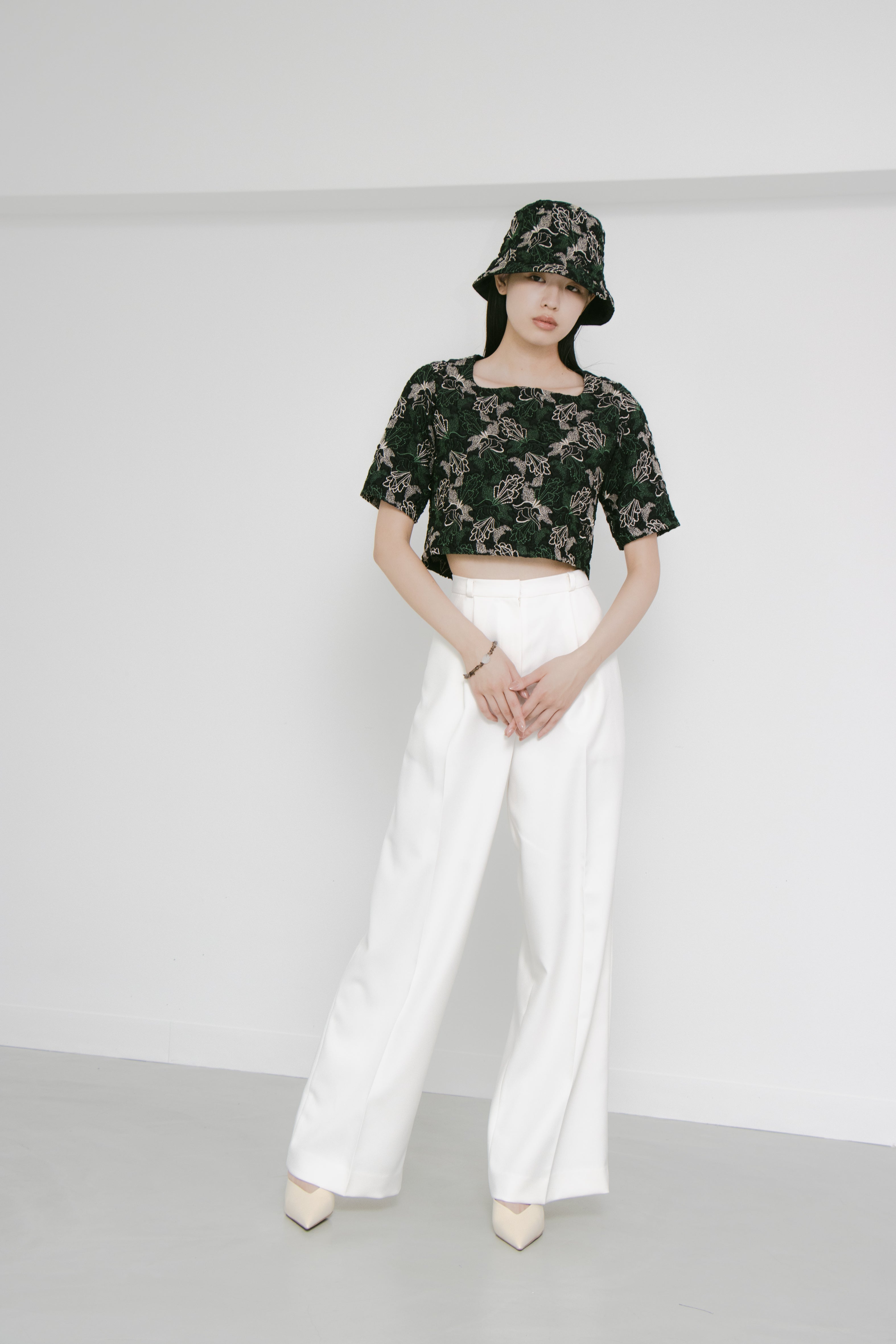 MURRAL quartz embroidery short top