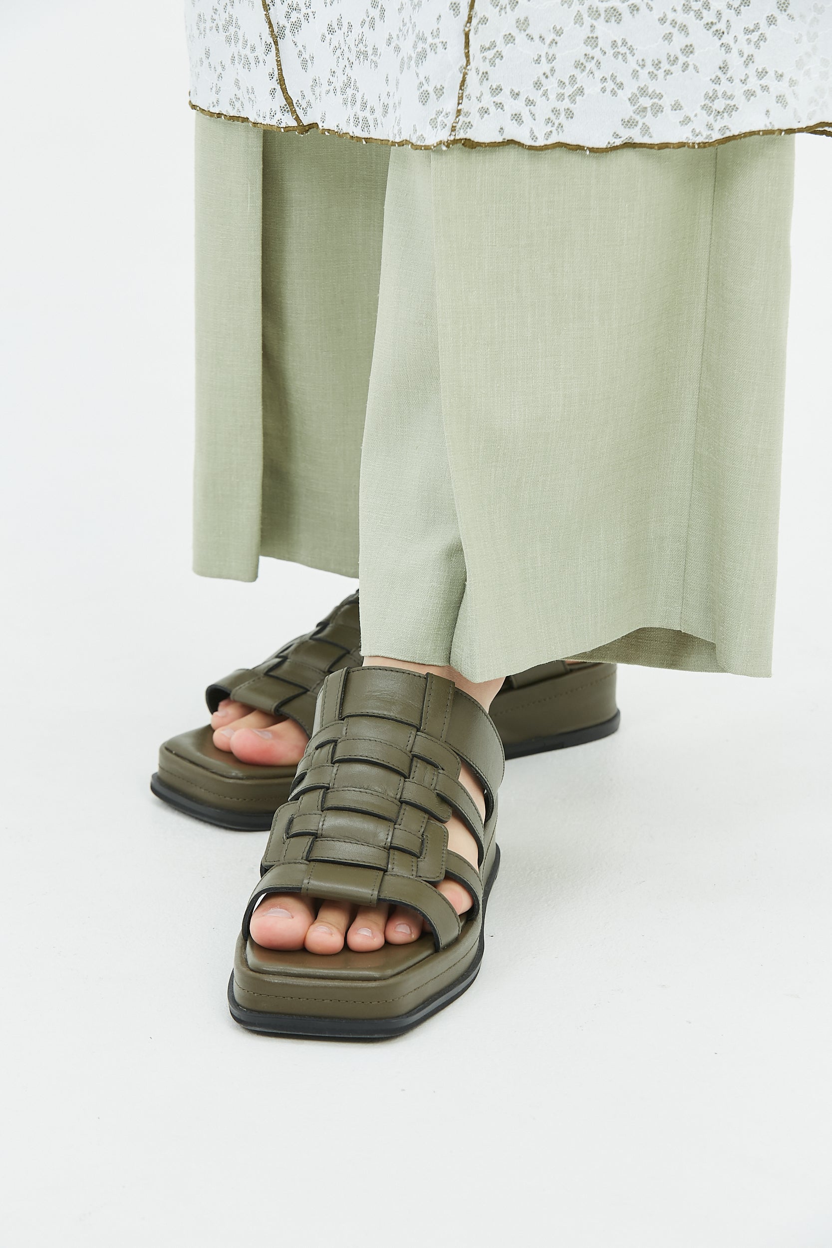 Leather braid sandal (Khaki)