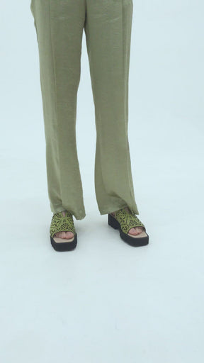 wrinkle wider trousers (light green)