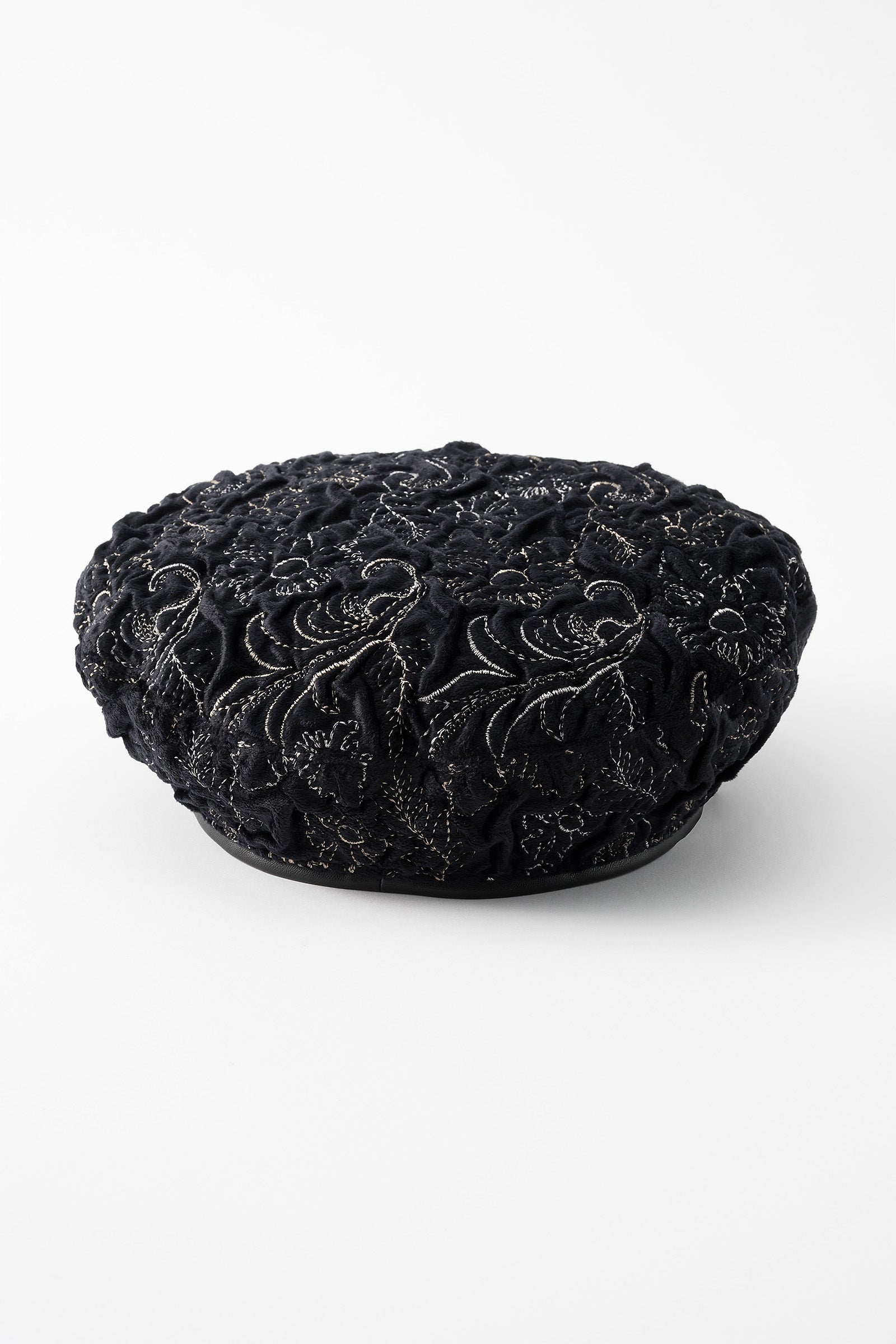 Ice flower embroidery beret (Black)