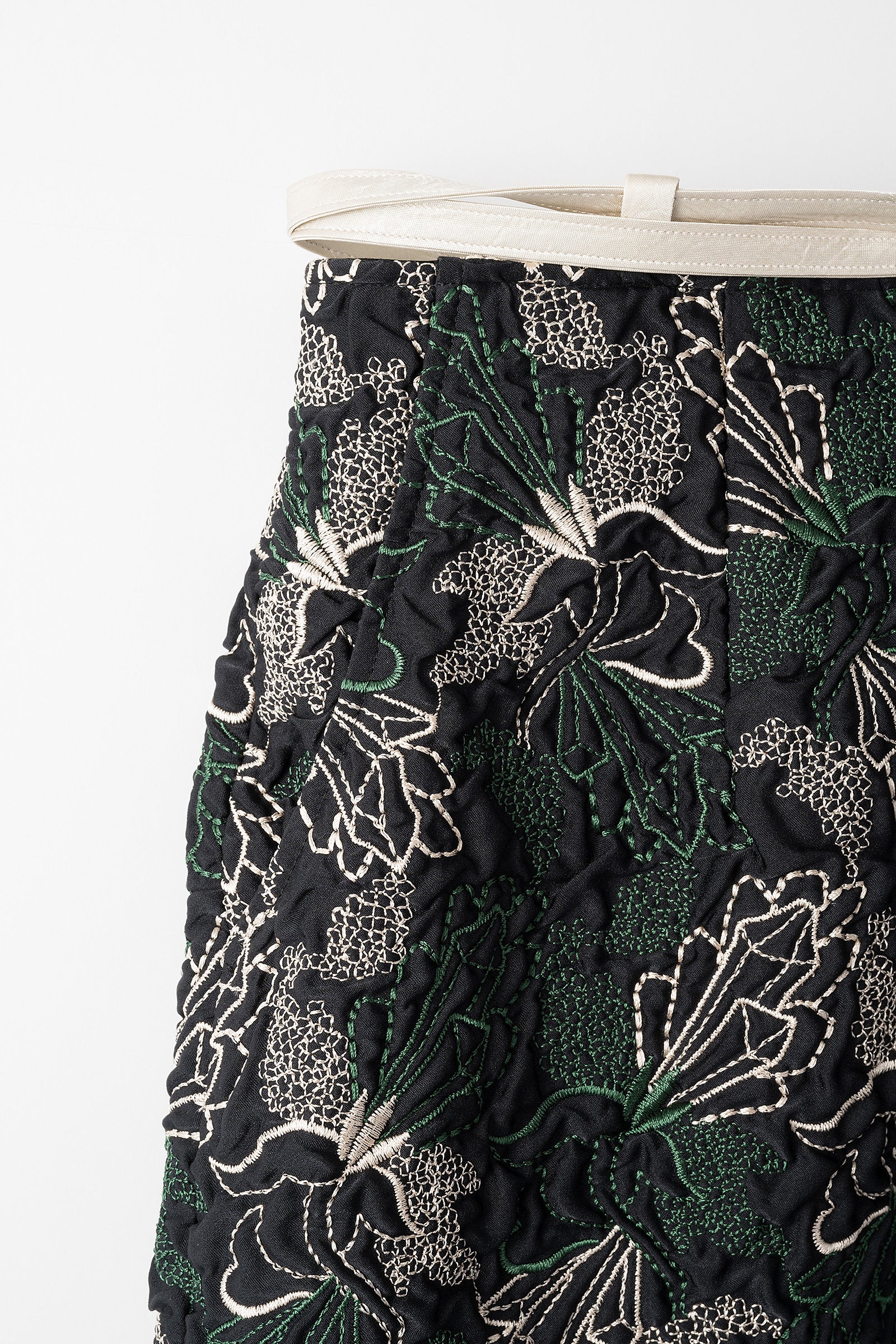 Quartz embroidery skirt (Black)