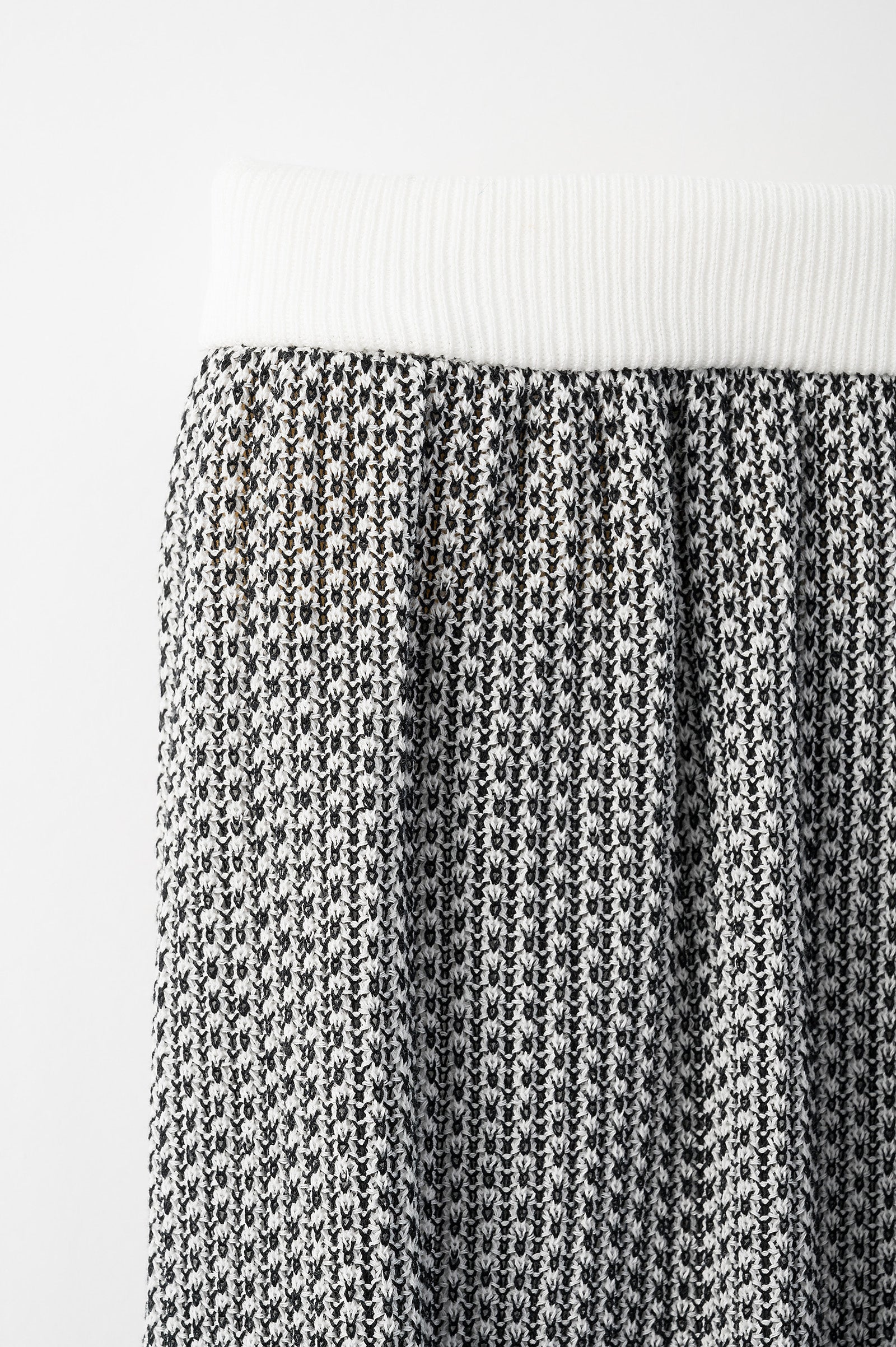 Millefeuille knit skirt (Black)