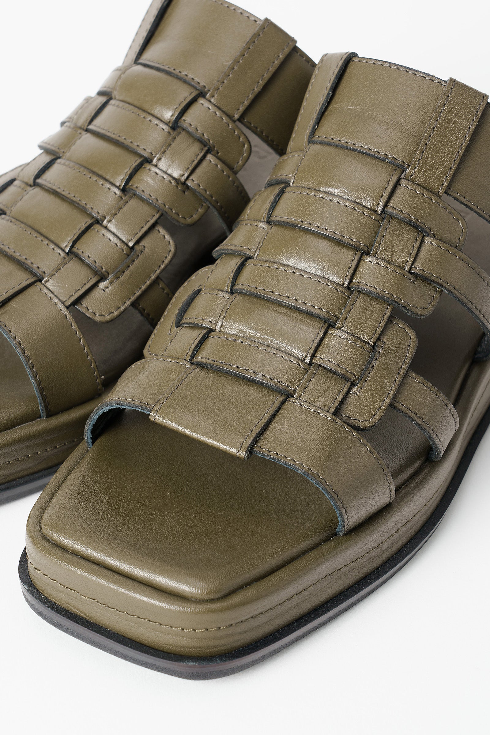 Leather braid sandal (Khaki)