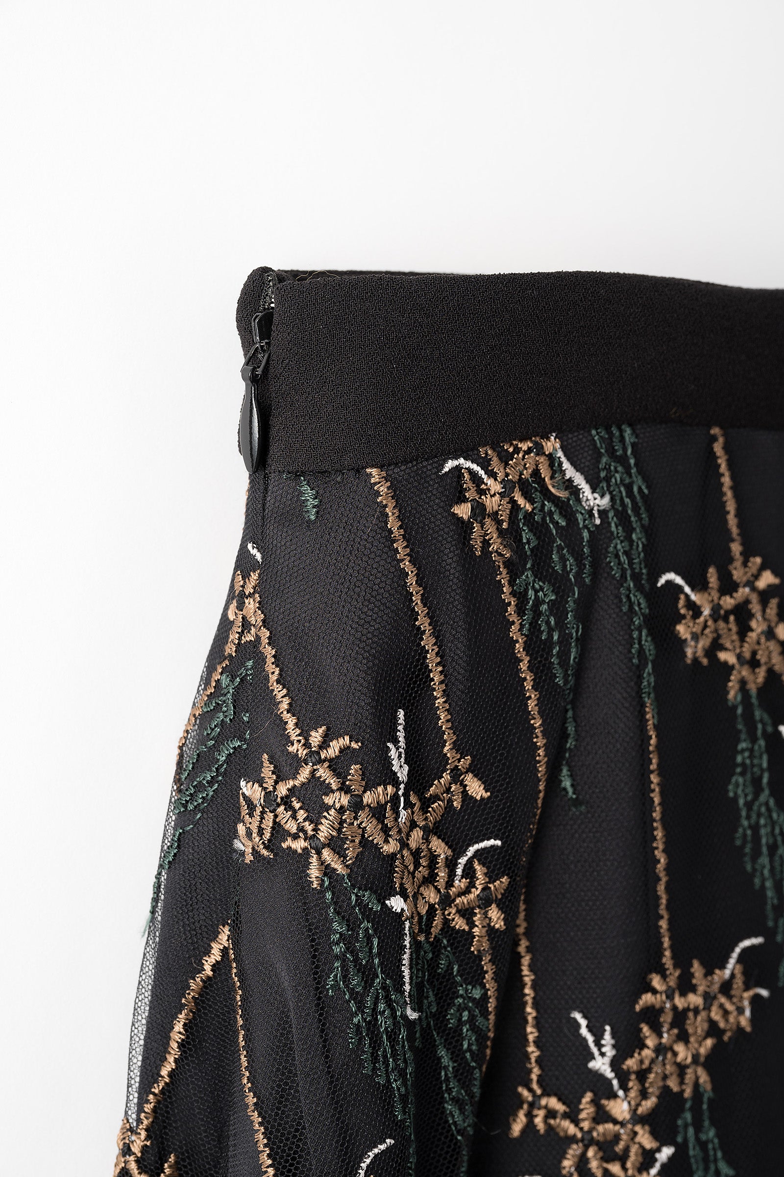 Everlasting embroidery lace skirt (Black)