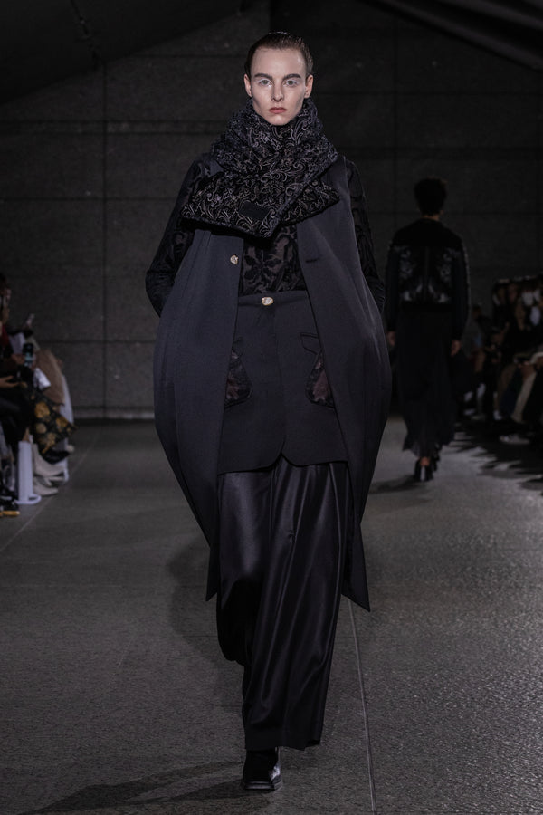 MURRAL Monochrome wrapped skirt (Black)